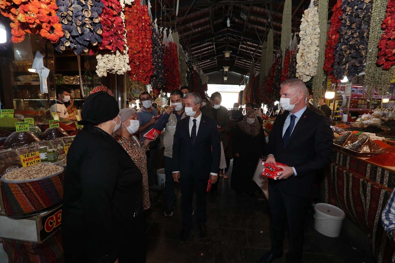 Gaziantep Valisi Gül, sosyal mesafe, maske ve hijyen uyarısında bulundu